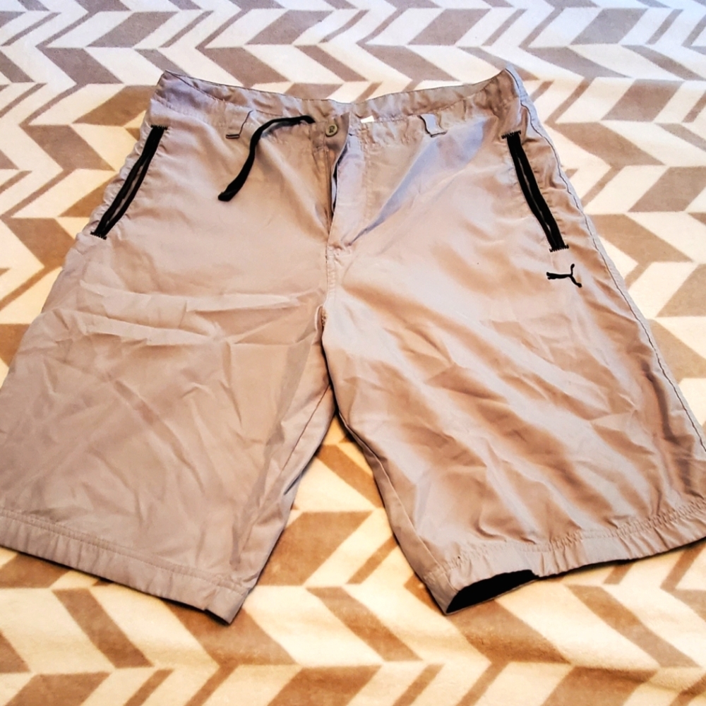 Puma athletic shorts Large